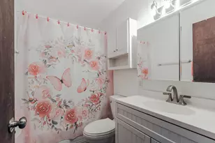 1642 E 31st Pl, Hobart, IN 46342 - Photo 10