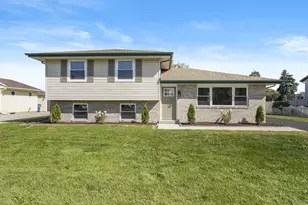 1341 Capri Ln, Dyer, IN 46311 - Photo 2