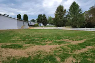 2027 E Coachlight Dr, La Porte, IN 46350 - Photo 4