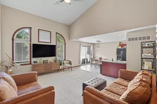 9842 Kreitzburg St, Dyer, IN 46311 - Photo 4