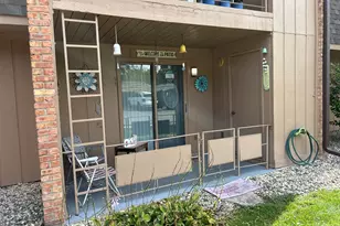 8825 Janeway Ct, Munster, IN 46321 - Photo 4