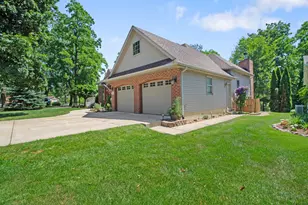 1658 Sunnyslope Dr, Crown Point, IN 46307 - Photo 8