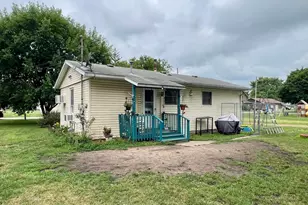 107 N Walker St, Morocco, IN 47963 - Photo 2