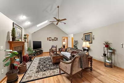 748 N 200 W, Valparaiso, IN 46385 - Photo 4