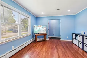 8306 Walnut Dr, Munster, IN 46321 - Photo 6