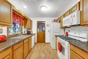 257 Green Acres Dr, Valparaiso, IN 46383 - Photo 6