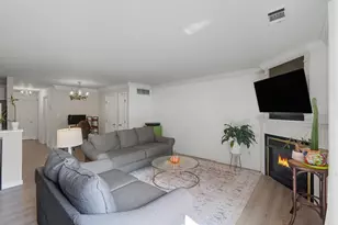 2649 Georgetowne Dr, Highland, IN 46322 - Photo 6