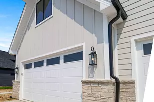 13256 Waterleaf Dr, Saint John, IN 46373 - Photo 4