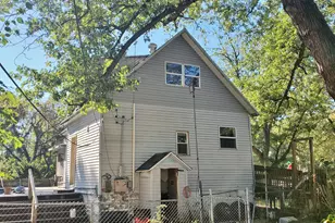 1621 W 10th St, Michigan City, IN 46360 - Photo 4