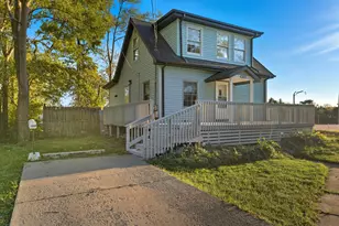 1059 Farrell St, Valparaiso, IN 46385 - Photo 2