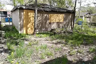 823 Pierce St, Gary, IN 46402 - Photo 4