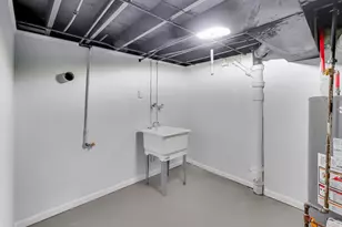 627 W 39th Ave, Gary, IN 46408 - Photo 32