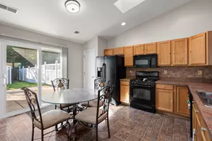 523 W 77th Ave, Merrillville, IN 46410 - Photo 10