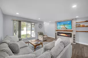 326 Crestwood Dr, Michigan City, IN 46360 - Photo 4