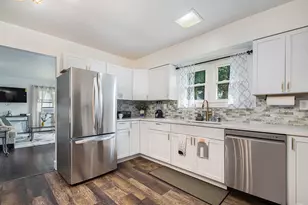 1563 Maine Ave, Michigan City, IN 46360 - Photo 2