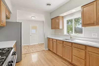 2027 1/2 Davidson Place, Whiting, IN 46394 - Photo 14