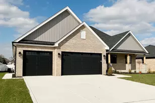 177 Trillium Dr, Dyer, IN 46311 - Photo 1