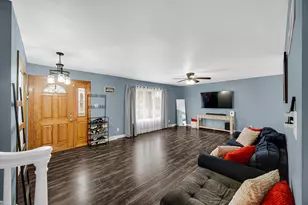 9017 Mathews St, Crown Point, IN 46307 - Photo 4