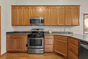 6140 Avocet Cir, Hobart, IN 46342 - Photo 10