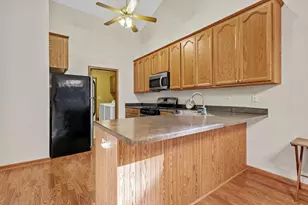 6140 Avocet Cir, Hobart, IN 46342 - Photo 12