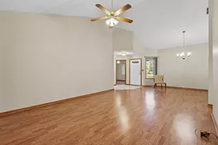 6140 Avocet Cir, Hobart, IN 46342 - Photo 6