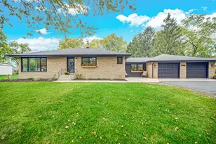 9446 Hilltop Dr, Saint John, IN 46373 - Photo 2