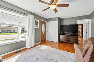 810 E Grace St, Rensselaer, IN 47978 - Photo 2