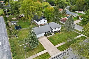 9380 Roosevelt Pl, Crown Point, IN 46307 - Photo 4