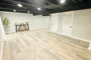 1310 W 61st Pl, Merrillville, IN 46410 - Photo 12