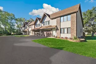 741 Newcastle Dr, Schererville, IN 46375 - Photo 2