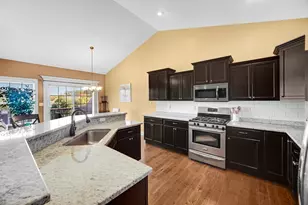 3002 Winter Garden Dr, Valparaiso, IN 46385 - Photo 2