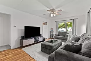 221 Cedar St, Crown Point, IN 46307 - Photo 6