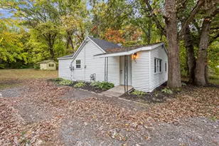 405 S Garfield Ave, North Judson, IN 46366 - Photo 2