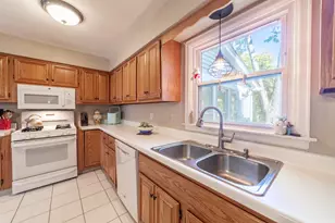 1704 Clover Ln, Valparaiso, IN 46385 - Photo 12