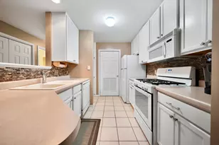 9841 Wildwood Ct, Highland, IN 46322 - Photo 8