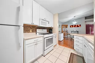 9841 Wildwood Ct, Highland, IN 46322 - Photo 10