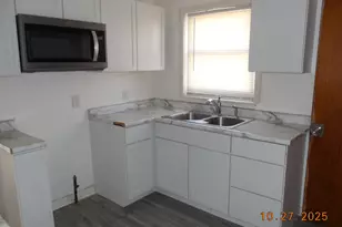 429 Ellsworth St, Gary, IN 46404 - Photo 10