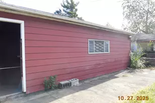 429 Ellsworth St, Gary, IN 46404 - Photo 14