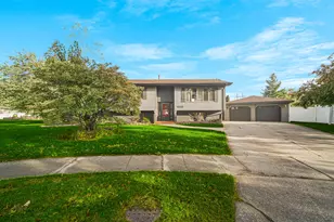 1938 Magnolia Ln, Munster, IN 46321 - Photo 1