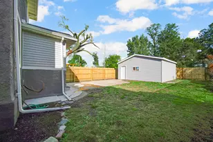 327 Buchanan St, Gary, IN 46402 - Photo 4