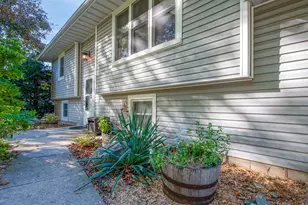 1226 Dogwood Dr, Chesterton, IN 46304 - Photo 2