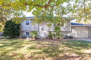 1226 Dogwood Dr, Chesterton, IN 46304 - Photo 4