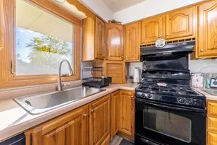 225 N Dwiggins St, Griffith, IN 46319 - Photo 14