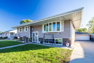 225 N Dwiggins St, Griffith, IN 46319 - Photo 1