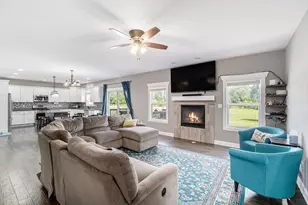 877 Farmview Dr, Valparaiso, IN 46383 - Photo 6