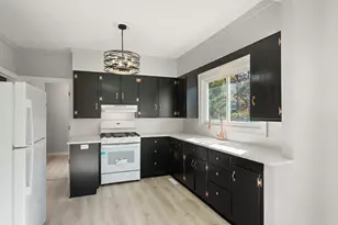 813 Carnation St SE, Demotte, IN 46310 - Photo 10