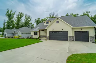 161 N Winterberry Dr, Valparaiso, IN 46385 - Photo 2