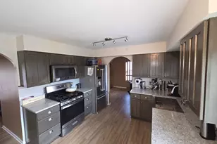 1429 W 74th Pl, Merrillville, IN 46410 - Photo 4