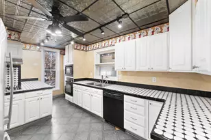 557 W Chicago St, Valparaiso, IN 46385 - Photo 12