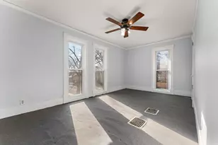 557 W Chicago St, Valparaiso, IN 46385 - Photo 18